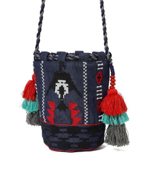 AMERICAN RAG CIE(アメリカンラグシー)の「LEIN 幾何学柄刺繍巾着バッグ ブルー(ショルダーバッグ・レディース・ブルー・FREE)」の7枚目の写真