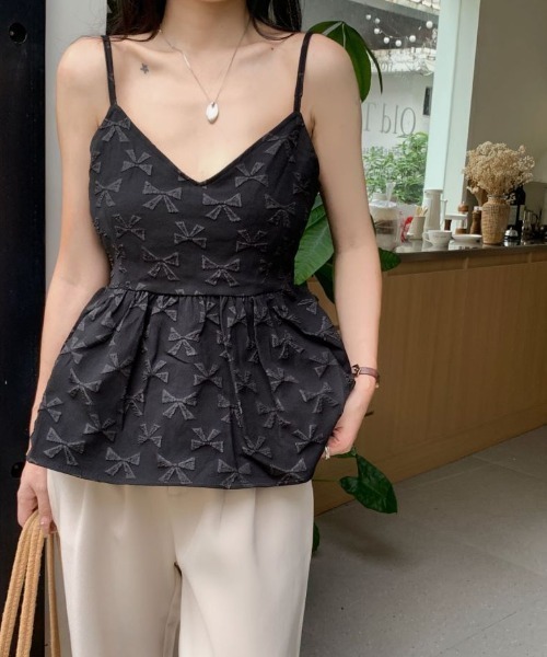 Diosfront（ディオスフロント）の「リボンジャガードVネックペプラムキャミソール（キャミソール・レディース・ブラック/ブルーグレー/ホワイト・FREE）」の2枚目の写真