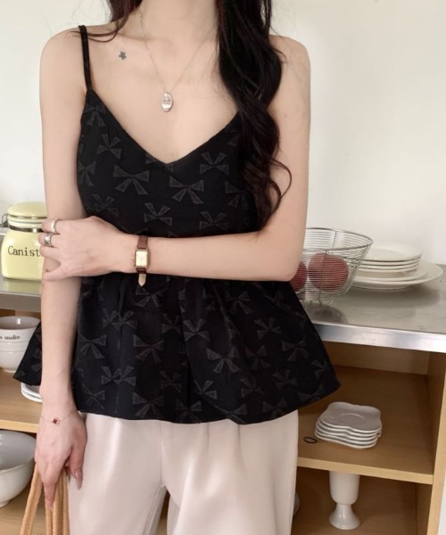 Diosfront（ディオスフロント）の「リボンジャガードVネックペプラムキャミソール（キャミソール・レディース・ブラック/ブルーグレー/ホワイト・FREE）」の4枚目の写真