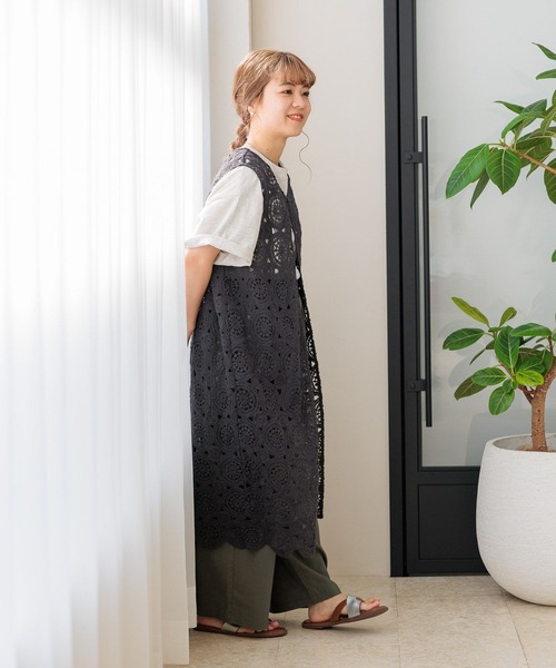 studio CLIP（スタディオクリップ）の「【my fit CLIP/低身長スタッフ企画】レースジレワンピース（ベスト・レディース・チャコール/ナチュラル・FREE）」の15枚目の写真
