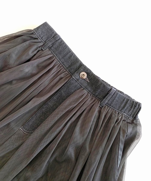 Q（キュー）の「デニムドッキングチュールスカート（スカート・レディース・ブラック・MEDIUM）」の2枚目の写真