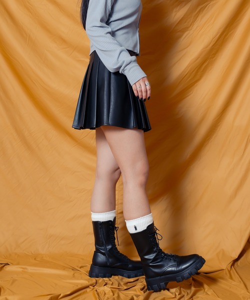Subciety(サブサエティ)の「FAKE LEATHER MINI SKIRT【WOMEN】(スカート・レディース・ブラック/ブラウン・SMALL/MEDIUM)」の9枚目の写真
