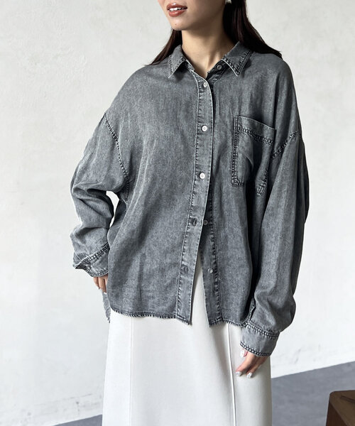 Chez toi(シェトワ)の「【軽くて柔らかい】【シーズンレス】BACKギャザーパウダー加工デニムシャツ(シャツ/ブラウス・レディース・インディゴブルー/サックスブルー/グレー/オフホワイト/チャコールグレー・FREE)」の21枚目の写真