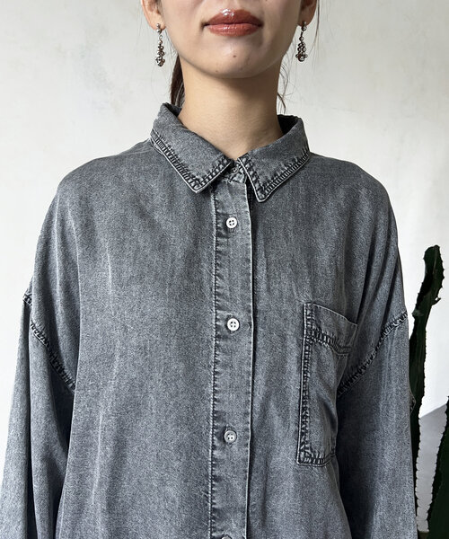 Chez toi（シェトワ）の「【軽くて柔らかい】【シーズンレス】BACKギャザーパウダー加工デニムシャツ（シャツ/ブラウス・レディース・インディゴブルー/サックスブルー/グレー/オフホワイト/チャコールグレー・FREE）」の20枚目の写真