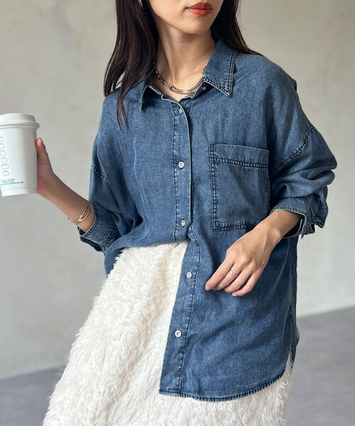 Chez toi(シェトワ)の「【軽くて柔らかい】【シーズンレス】BACKギャザーパウダー加工デニムシャツ(シャツ/ブラウス・レディース・インディゴブルー/サックスブルー/グレー/オフホワイト/チャコールグレー・FREE)」の14枚目の写真