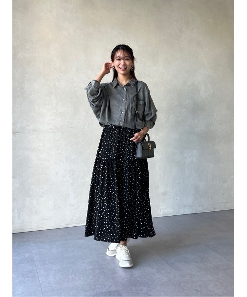 Chez toi(シェトワ)の「【軽くて柔らかい】【シーズンレス】BACKギャザーパウダー加工デニムシャツ(シャツ/ブラウス・レディース・インディゴブルー/サックスブルー/グレー/オフホワイト/チャコールグレー・FREE)」の7枚目の写真