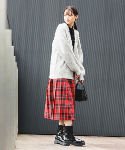 Ray BEAMS（レイビームス）の「ソフト シャギー Vネック カーディガン（カーディガン/ボレロ・レディース・ピンク/ライトグレー/グリーン系その他2・ONE SIZE）」の21枚目の写真