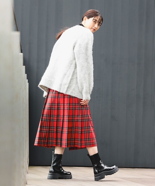 Ray BEAMS（レイビームス）の「ソフト シャギー Vネック カーディガン（カーディガン/ボレロ・レディース・ピンク/ライトグレー/グリーン系その他2・ONE SIZE）」の4枚目の写真