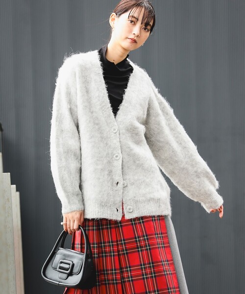 Ray BEAMS（レイビームス）の「ソフト シャギー Vネック カーディガン（カーディガン/ボレロ・レディース・ピンク/ライトグレー/グリーン系その他2・ONE SIZE）」の7枚目の写真