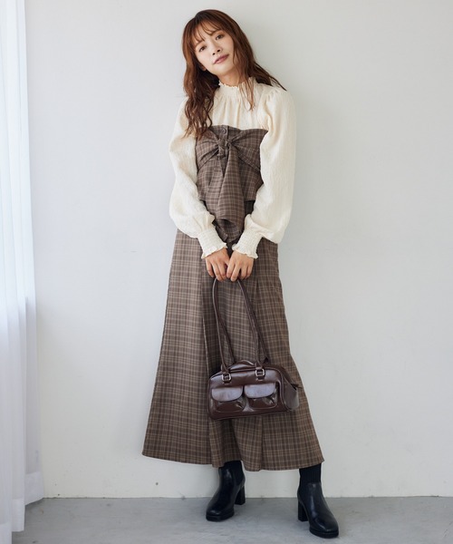 mysty woman(ミスティウーマン)の「ハイネックシャーリングブラウス 152029(シャツ/ブラウス・レディース・ブラック/アイボリー・FREE)」の5枚目の写真