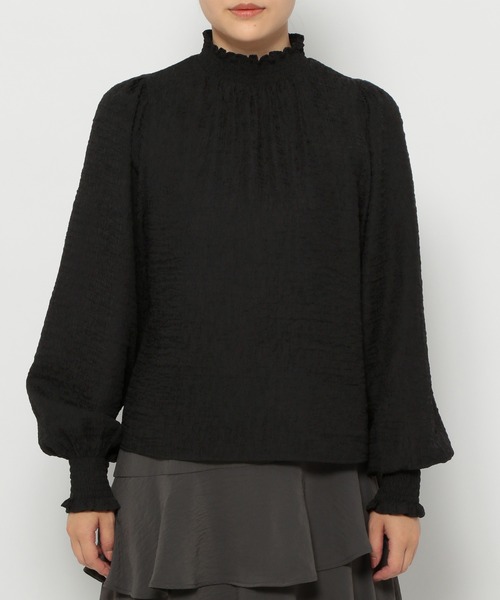 mysty woman(ミスティウーマン)の「ハイネックシャーリングブラウス 152029(シャツ/ブラウス・レディース・ブラック/アイボリー・FREE)」の6枚目の写真