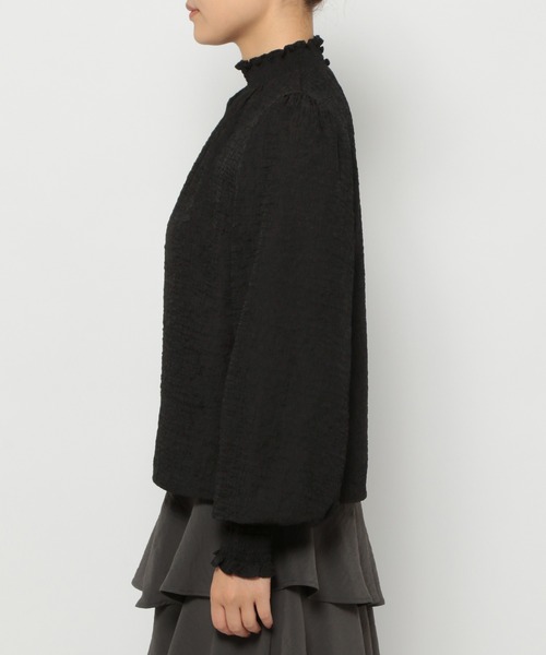 mysty woman(ミスティウーマン)の「ハイネックシャーリングブラウス 152029(シャツ/ブラウス・レディース・ブラック/アイボリー・FREE)」の7枚目の写真