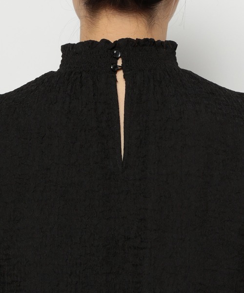 mysty woman(ミスティウーマン)の「ハイネックシャーリングブラウス 152029(シャツ/ブラウス・レディース・ブラック/アイボリー・FREE)」の9枚目の写真