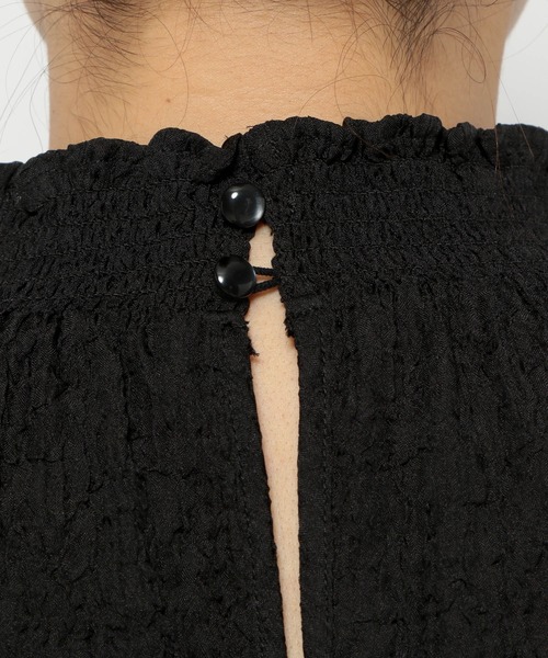 mysty woman(ミスティウーマン)の「ハイネックシャーリングブラウス 152029(シャツ/ブラウス・レディース・ブラック/アイボリー・FREE)」の10枚目の写真