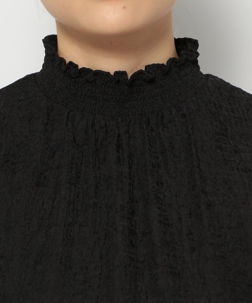 mysty woman(ミスティウーマン)の「ハイネックシャーリングブラウス 152029(シャツ/ブラウス・レディース・ブラック/アイボリー・FREE)」の11枚目の写真