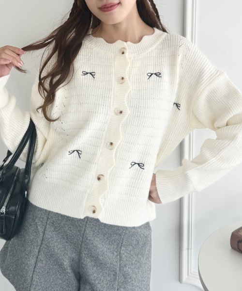 Loueme(ルエム)の「リボン刺繍スカラップカーディガン(カーディガン/ボレロ・レディース・レッド/アイボリー/ブラック・FREE)」の2枚目の写真