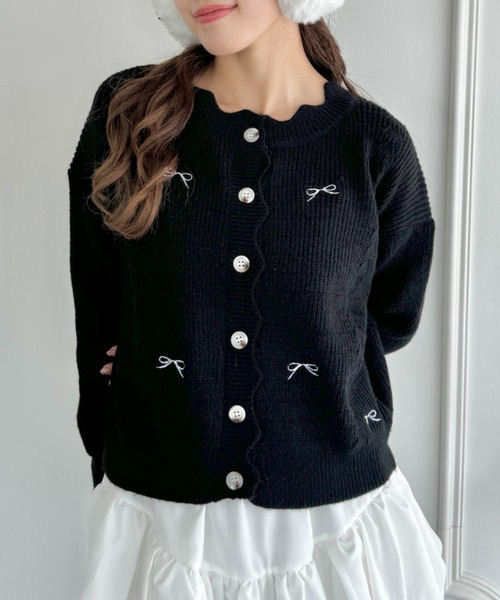 Loueme(ルエム)の「リボン刺繍スカラップカーディガン(カーディガン/ボレロ・レディース・レッド/アイボリー/ブラック・FREE)」の10枚目の写真