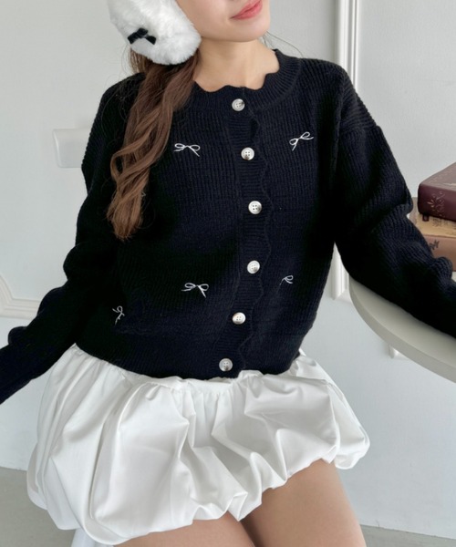 Loueme(ルエム)の「リボン刺繍スカラップカーディガン(カーディガン/ボレロ・レディース・レッド/アイボリー/ブラック・FREE)」の11枚目の写真