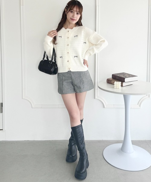 Loueme(ルエム)の「リボン刺繍スカラップカーディガン(カーディガン/ボレロ・レディース・レッド/アイボリー/ブラック・FREE)」の8枚目の写真
