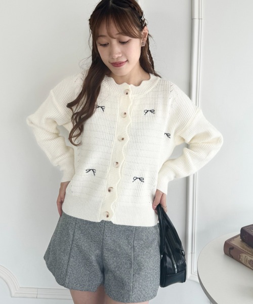 Loueme(ルエム)の「リボン刺繍スカラップカーディガン(カーディガン/ボレロ・レディース・レッド/アイボリー/ブラック・FREE)」の7枚目の写真