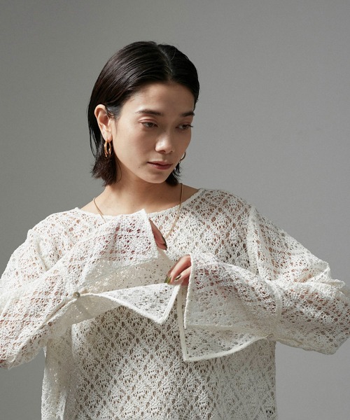 SALON adam et rope'（サロン アダム エ ロペ）の「プレイドレースTブラウス（Tシャツ/カットソー・レディース・ホワイト・FREE）」の2枚目の写真