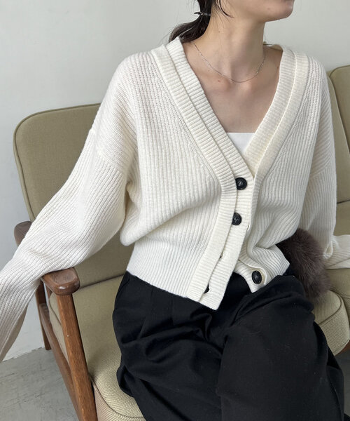 CAPRICIEUX LE'MAGE（カプリシューレマージュ）の「【再入荷！】ウール100Wボタンカーディガン（カーディガン/ボレロ・レディース・オフホワイト/グレー/ベージュ・FREE）」の4枚目の写真