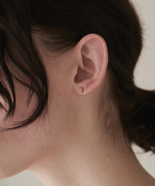 ciite' surgical stainless（シーテサージカルステンレス）の「【 金属アレルギー対応 】 レクタングル ミニピアス サージカルステンレス   (両耳用)（ピアス（両耳用）・レディース・ゴールド・FREE）」の5枚目の写真