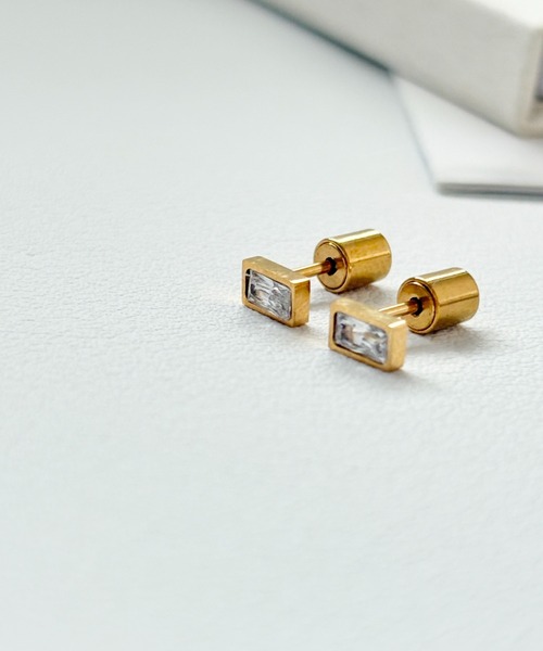 ciite' surgical stainless（シーテサージカルステンレス）の「【 金属アレルギー対応 】 レクタングル ミニピアス サージカルステンレス   (両耳用)（ピアス（両耳用）・レディース・ゴールド・FREE）」の8枚目の写真