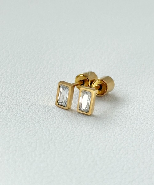 ciite' surgical stainless（シーテサージカルステンレス）の「【 金属アレルギー対応 】 レクタングル ミニピアス サージカルステンレス   (両耳用)（ピアス（両耳用）・レディース・ゴールド・FREE）」の7枚目の写真