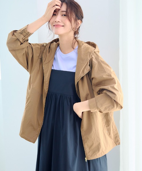 CROSS FUNCTION（クロスファンクション）の「《撥水・花粉対策・UV対策》アクティかる シャイニーナイロンフードブルゾン【CF/クロスファンクション】（ブルゾン・レディース・ネイビー/キャメル・3L/LL/L/M）」の2枚目の写真