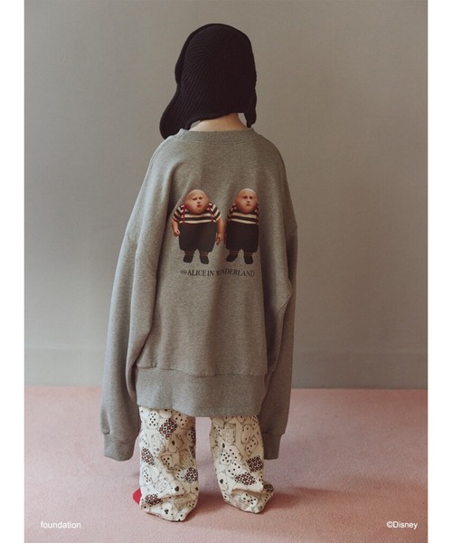 LOWRYS FARM（ローリーズファーム）の「ＡＬＩＣＥ/バックプリントウラケ　247298（Tシャツ/カットソー・キッズ・チャコールグレー/グレー・120cm/140cm/130cm/150cm/110cm）」の2枚目の写真