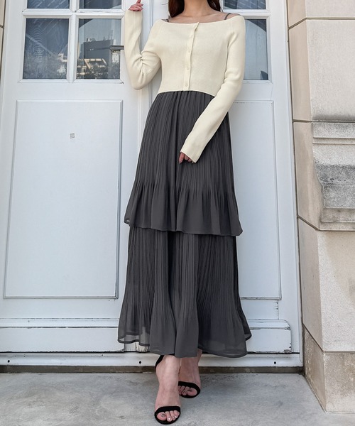 JUNOAH（ジュノア）の「セミオフショルニットカーデ＋プリーツ