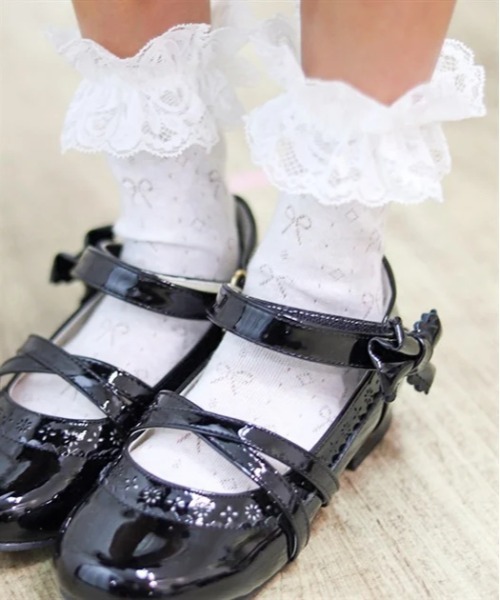 axes femme(アクシーズファム)の「リボン透かし柄クルーソックス(ソックス/靴下・キッズ・ホワイト/ブラック・FREE)」の1枚目の写真