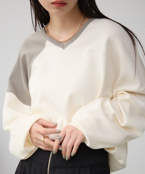 AZUL by moussy（アズールバイマウジー）の「ショルダーバイカラーニット（ニット/セーター・レディース・ブルー系その他/ピンク/ピンク系その他/アイボリー・FREE）」の2枚目の写真