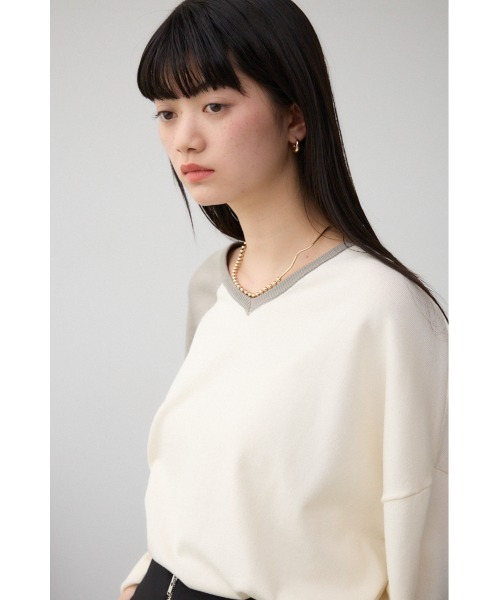 AZUL by moussy（アズールバイマウジー）の「ショルダーバイカラーニット（ニット/セーター・レディース・ブルー系その他/ピンク/ピンク系その他/アイボリー・FREE）」の9枚目の写真