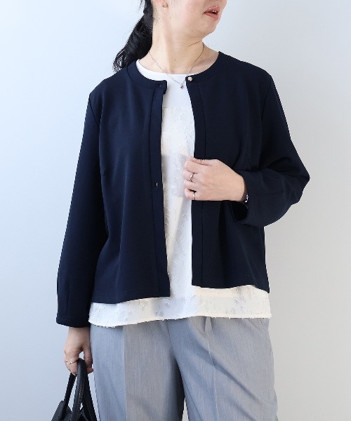 fleur by mint breeze(フルールバイミントブリーズ)の「【L~5L 大きいサイズ】カットジョーゼットカーディガンジャケット(その他アウター・レディース・ライトグレー/ネイビー・LL/3L/4L/5L)」の2枚目の写真