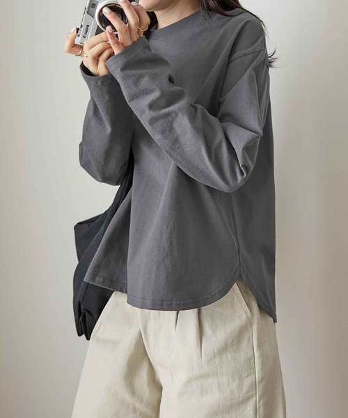 CHAN ME(チャンミ)の「綿100%ラウンドヘムオーバーサイズTシャツ(ショート丈)(Tシャツ/カットソー・レディース・ブラック/カーキ/ブルー/アイボリー/ネイビー/ピンク/チャコールグレー/ホワイト・MEDIUM/X-LARGE/LARGE)」の4枚目の写真