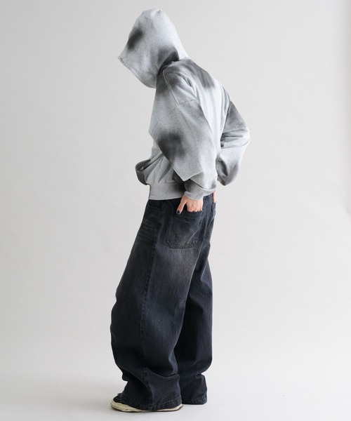 EPNK(イーピーエヌケー)の「【EPNK】Cropped spray zip hoodie / クロップドスプレージップフーディ(パーカー・メンズ・ブラック/グレー・SMALL/MEDIUM/LARGE)」の6枚目の写真