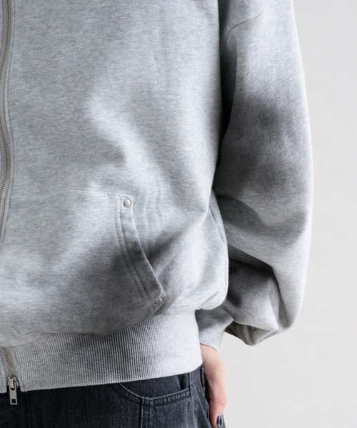 EPNK(イーピーエヌケー)の「【EPNK】Cropped spray zip hoodie / クロップドスプレージップフーディ(パーカー・メンズ・ブラック/グレー・SMALL/MEDIUM/LARGE)」の8枚目の写真