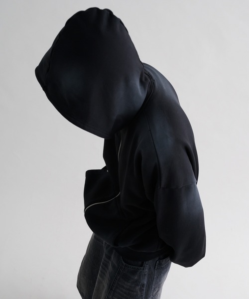 EPNK(イーピーエヌケー)の「【EPNK】Cropped spray zip hoodie / クロップドスプレージップフーディ(パーカー・メンズ・ブラック/グレー・SMALL/MEDIUM/LARGE)」の13枚目の写真