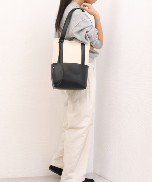 cache cache(カシュ カシュ)の「カシュカシュ cachecache / サニーデイキャンバスバケツトート(トートバッグ・レディース・シルバー/ベージュ系その他/ブラック・FREE)」の22枚目の写真