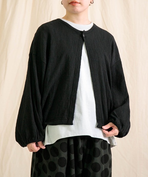 prit（プリット）の「[prit]  クレープロッキーバル ボリュームスリーブワンボタンボレロ（カーディガン/ボレロ・レディース・ブラック/ブラウン・FREE）」の2枚目の写真