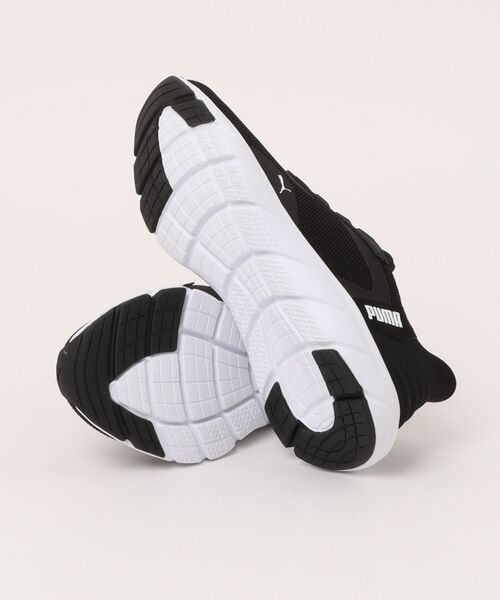 PUMA（プーマ）の「PUMA プーマ SOFTRIDE FLEX LACE EASE IN ALT WD【軽量】レディーススニーカー(ソフトライドフレックスレースイーズインALTワイド) 311996 01 ブラック/ホワイト（スニーカー・レディース・ブラック・25.0cm/24.5cm/24.0cm/23.5cm/23.0cm/22.5cm/22.0cm）」の3枚目の写真