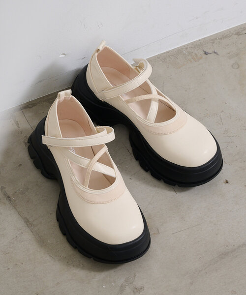 Kastane(カスタネ)の「*クロスストラップシューズ(その他シューズ・レディース・アイボリー/ブラック・39/38/37)」の13枚目の写真