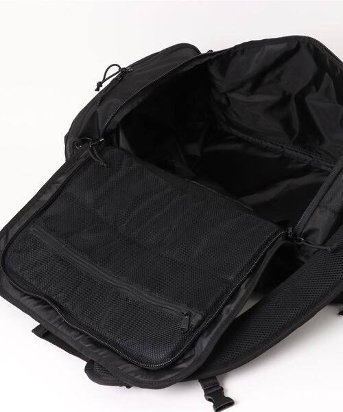 NEW ERA（ニューエラ）の「【NEW ERA/ニューエラ】CLUB DUFFLE BAG（ボストンバッグ・メンズ・ブラック×ホワイト/ブラック・FREE）」の3枚目の写真
