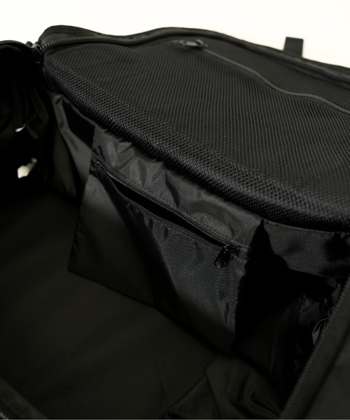 NEW ERA（ニューエラ）の「【NEW ERA/ニューエラ】CLUB DUFFLE BAG（ボストンバッグ・メンズ・ブラック×ホワイト/ブラック・FREE）」の19枚目の写真