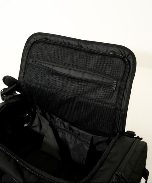 NEW ERA（ニューエラ）の「【NEW ERA/ニューエラ】CLUB DUFFLE BAG（ボストンバッグ・メンズ・ブラック×ホワイト/ブラック・FREE）」の18枚目の写真