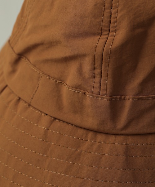 Monocoro toppi(モノコロトッピ)の「コンパクト収納 UVカット ネックカバー 2way バケットハット(ハット・レディース・ベージュ/テラコッタ/グリーン/ブラック・フリー)」の6枚目の写真