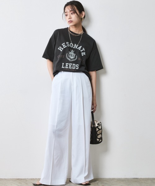 CHIC STYLE(シックスタイル)の「綿100%ピグメント染ロゴプリントTシャツ<大きいサイズ有>シックスタイル(Tシャツ/カットソー・レディース・オフホワイト/ブラック・M/L/LL/3L/4L/5L)」の5枚目の写真