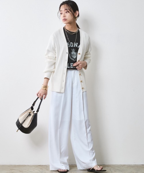 CHIC STYLE(シックスタイル)の「綿100%ピグメント染ロゴプリントTシャツ<大きいサイズ有>シックスタイル(Tシャツ/カットソー・レディース・オフホワイト/ブラック・M/L/LL/3L/4L/5L)」の6枚目の写真